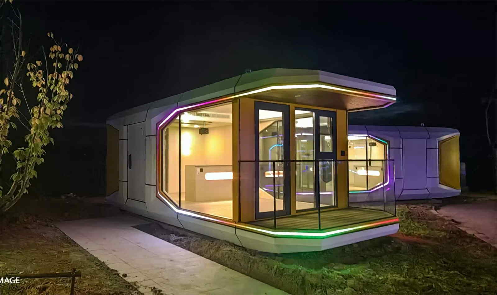Domek kapsułowy Gloxx House